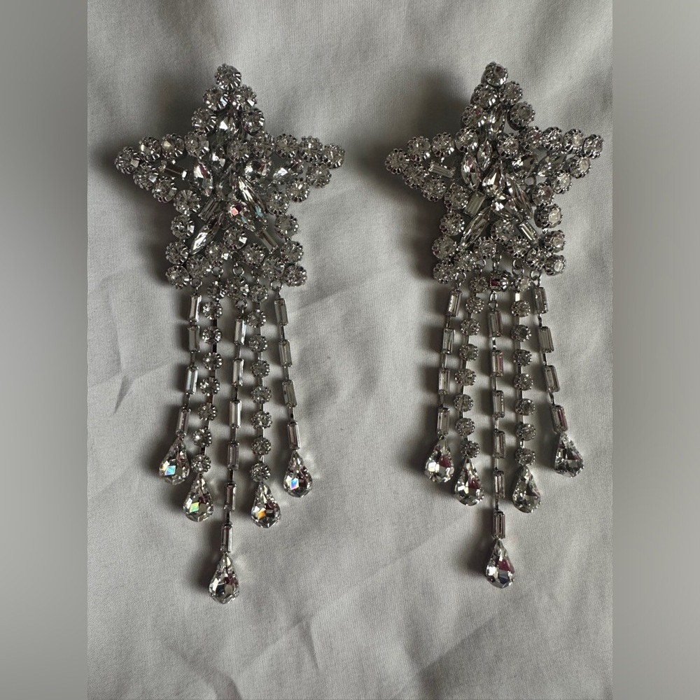 🌟 ⭐️ 💫 Alessandra Rich Silver Crystal Star Drop Earrings